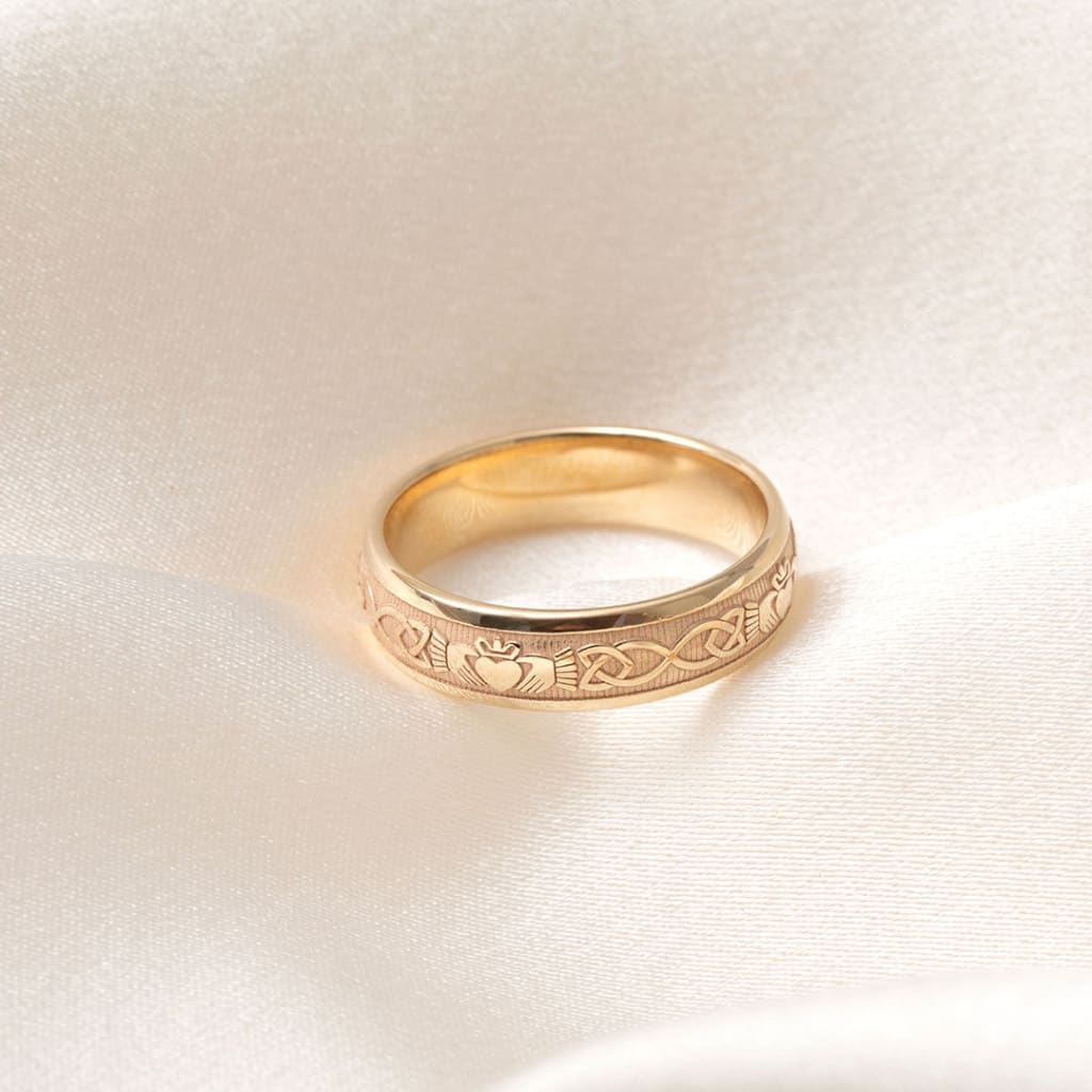 BYRNE | Men’s Wedding Ring in 9ct Gold - Rings
