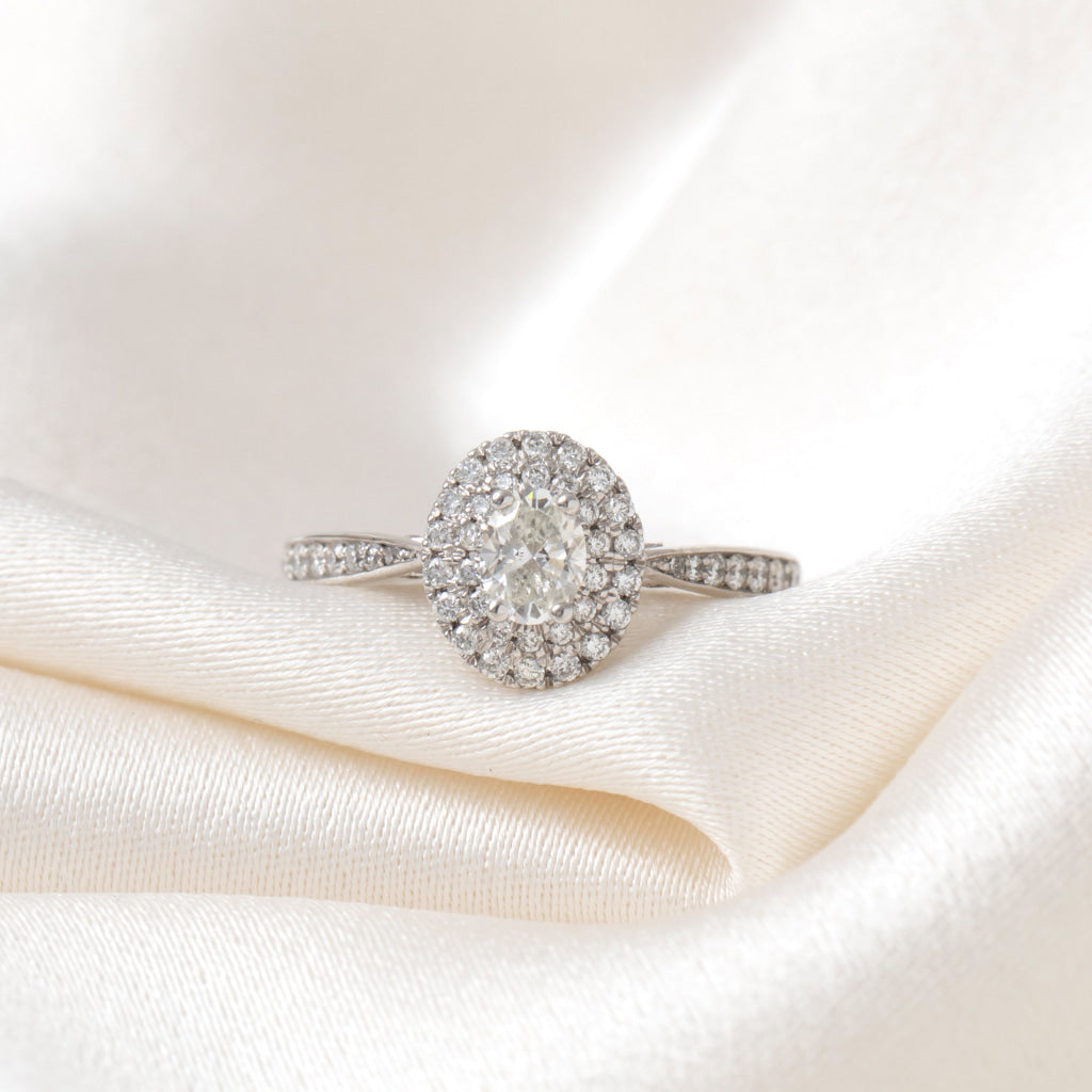 CAMILA 0.71ct | Oval Halo Diamond Engagement Ring in 18ct