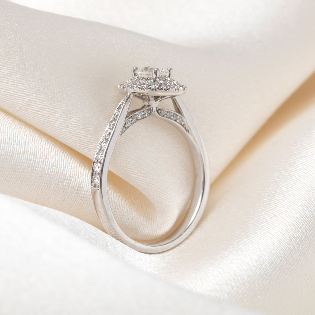 CAMILA 0.71ct | Oval Halo Diamond Engagement Ring in 18ct