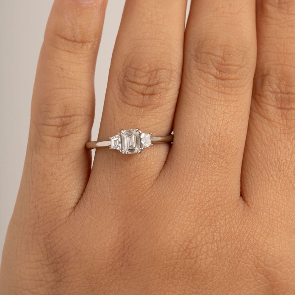 CHICAGO | Emerald Cut 3-Stone Diamond Set in Platinum