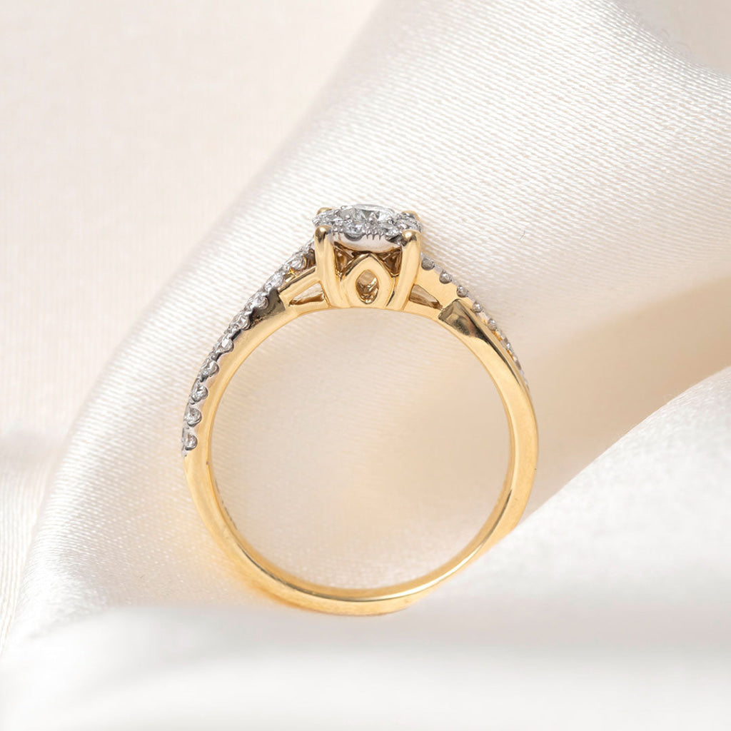 CHLOE 0.52ct | Round Halo Diamond Engagement Ring in 18ct