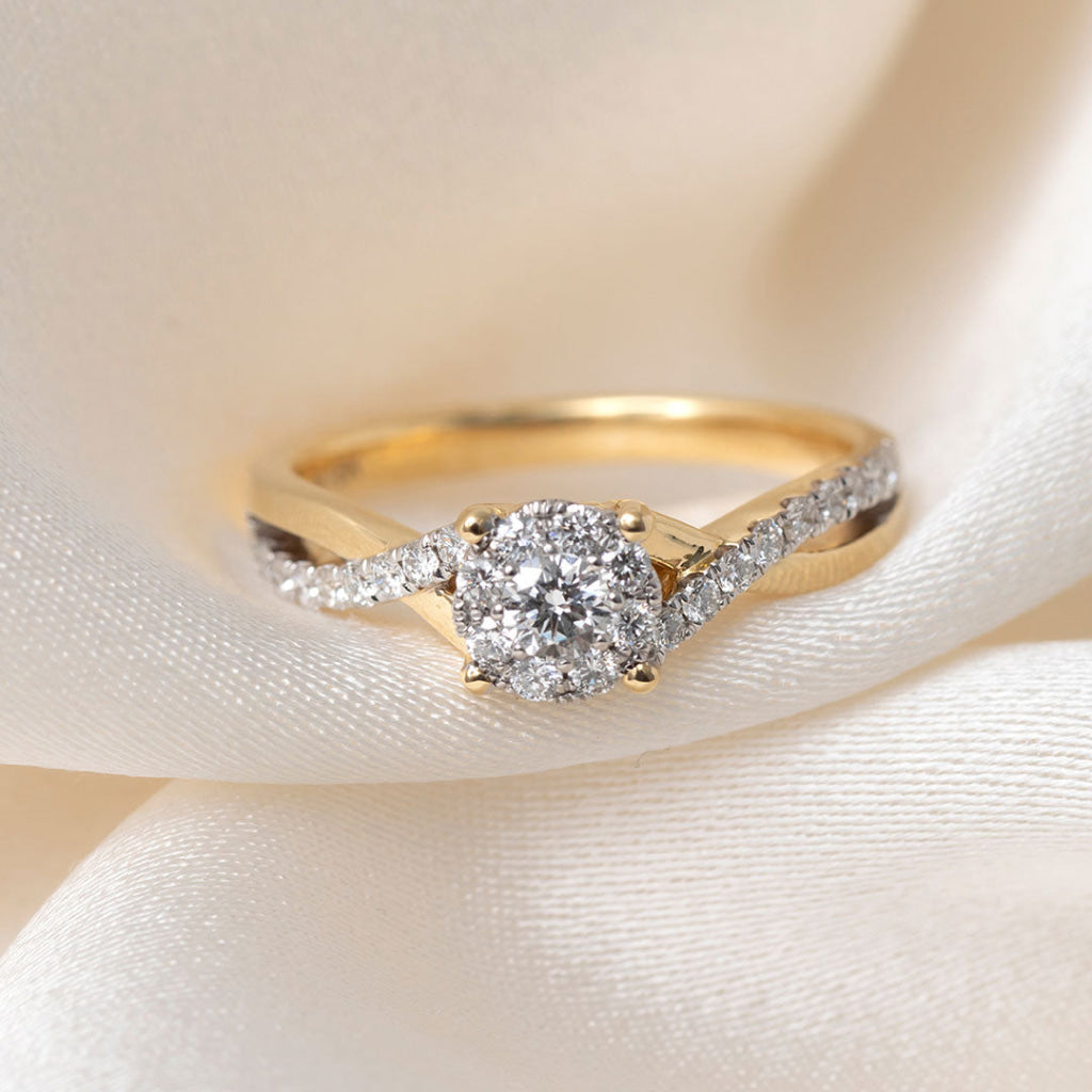 CHLOE 0.52ct | Round Halo Diamond Engagement Ring in 18ct