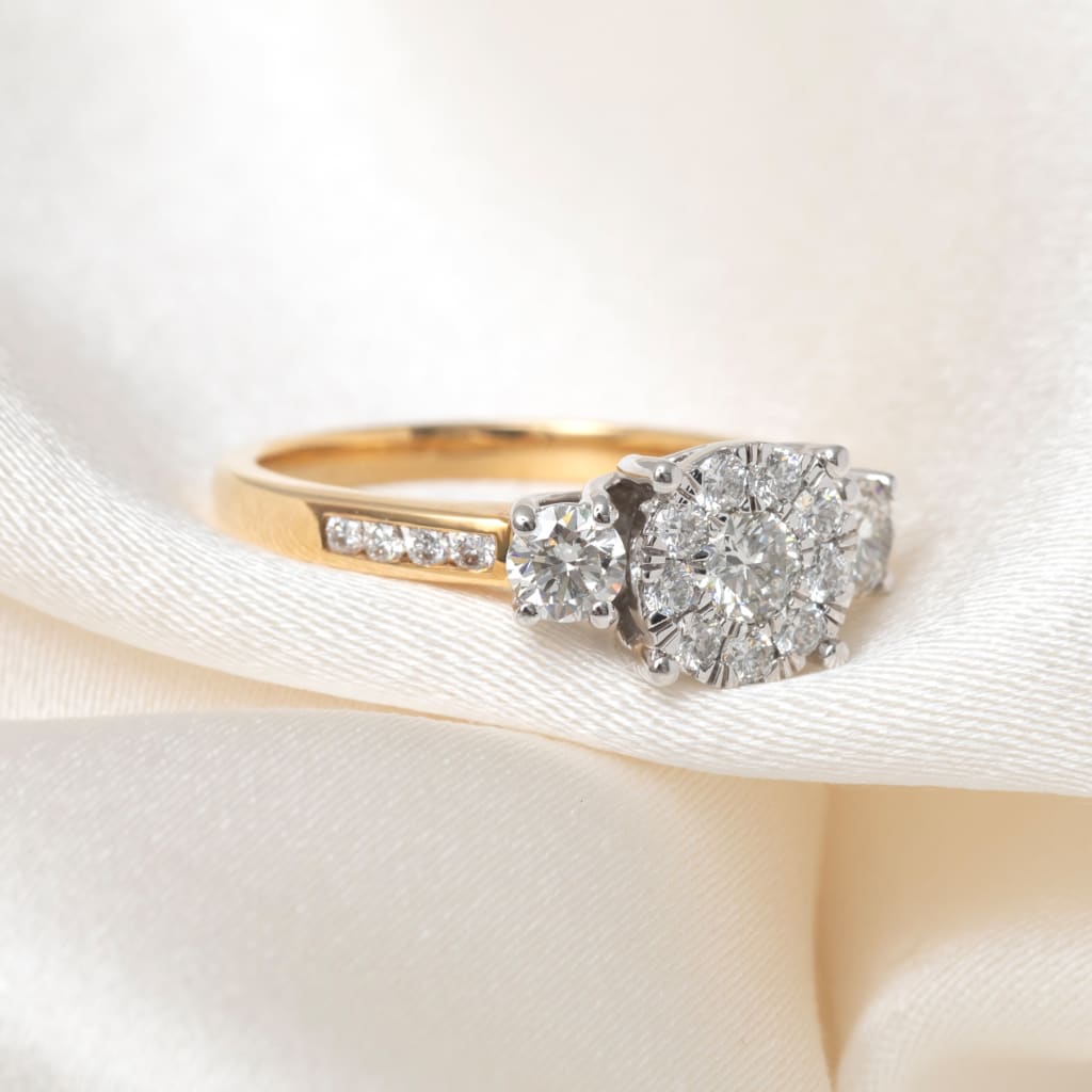DOLLY 1ct | Round Cluster Diamond Engagement Ring in 18ct