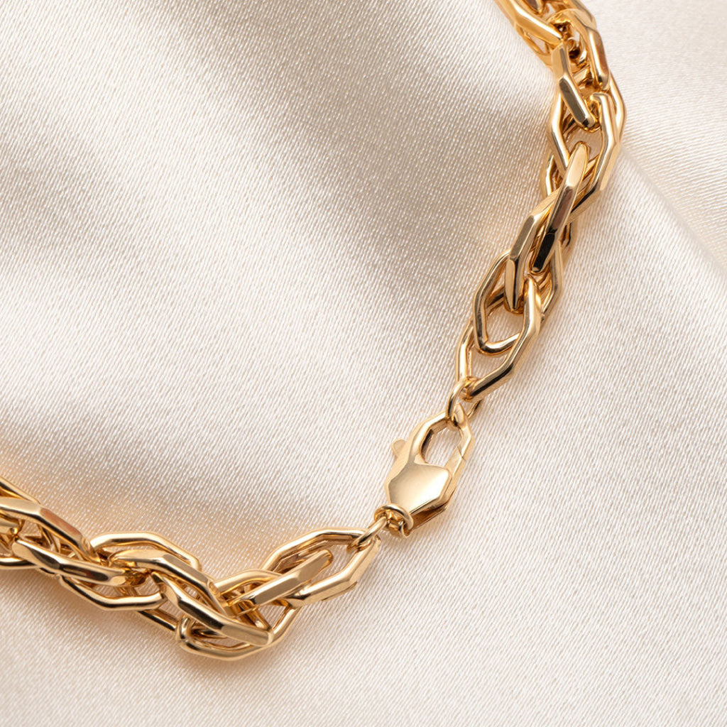 lobster clasp on yellow gold chain