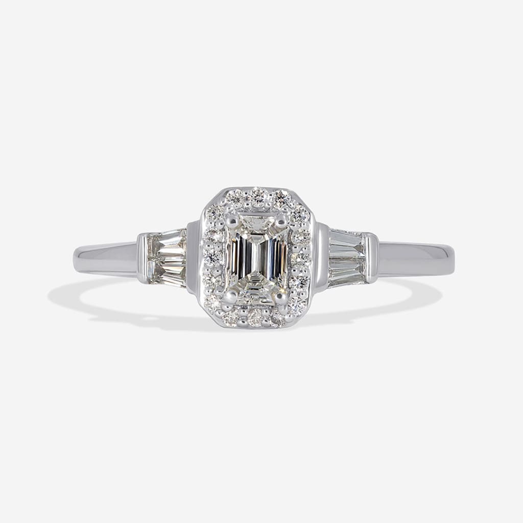 EDWARDIA | Emerald Cut 3-Stone Diamond Set in Platinum