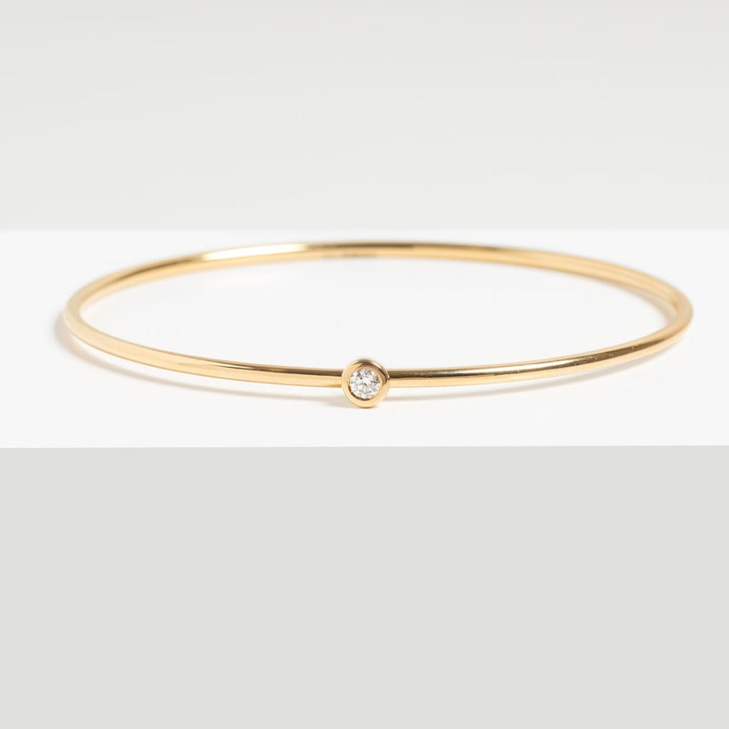 Solitaire Diamond Bangle | 18ct Gold - Bracelet