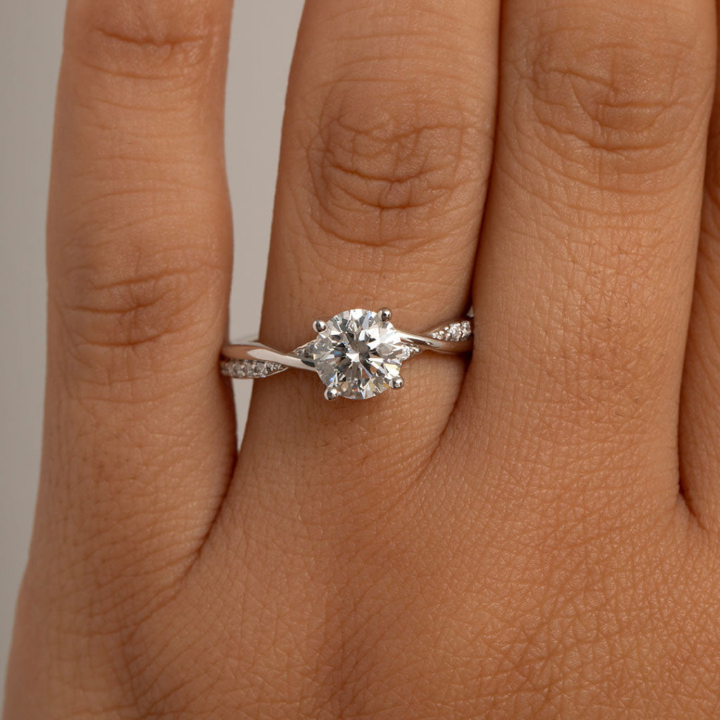 ENTWINE | Round Solitaire Lab Diamond Set in Platinum