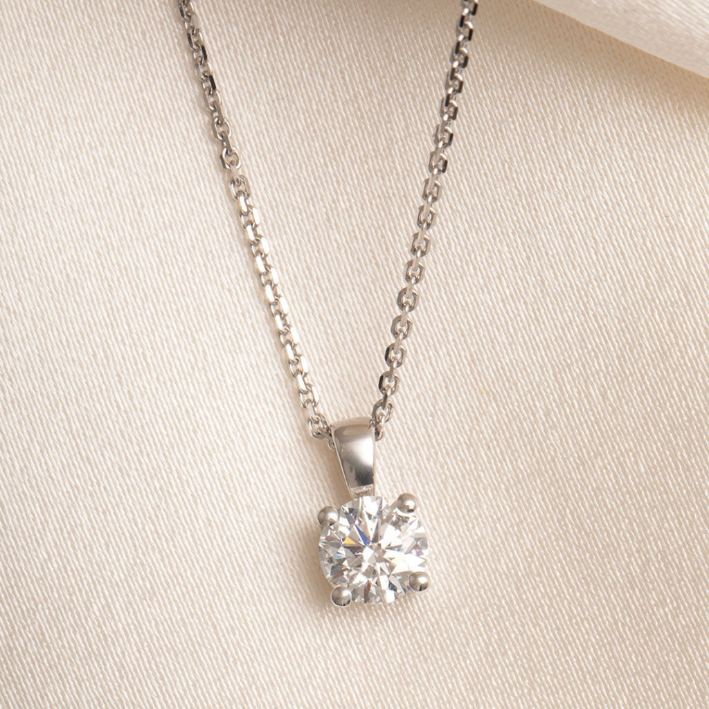 18ct white gold diamond pendant on trace chain