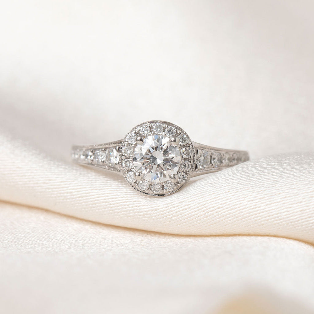 FAIRY 0.82ct | Round Halo Diamond Engagement Ring in Platinum