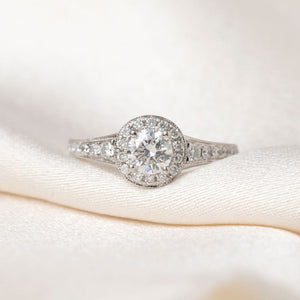 FAIRY 0.82ct | Round Halo Diamond Engagement Ring in Platinum