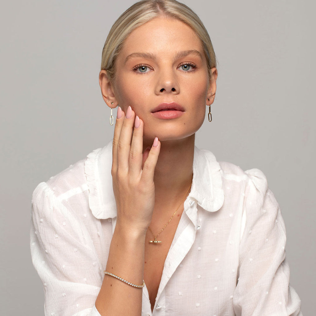 model wearing yellow gold jewellery 