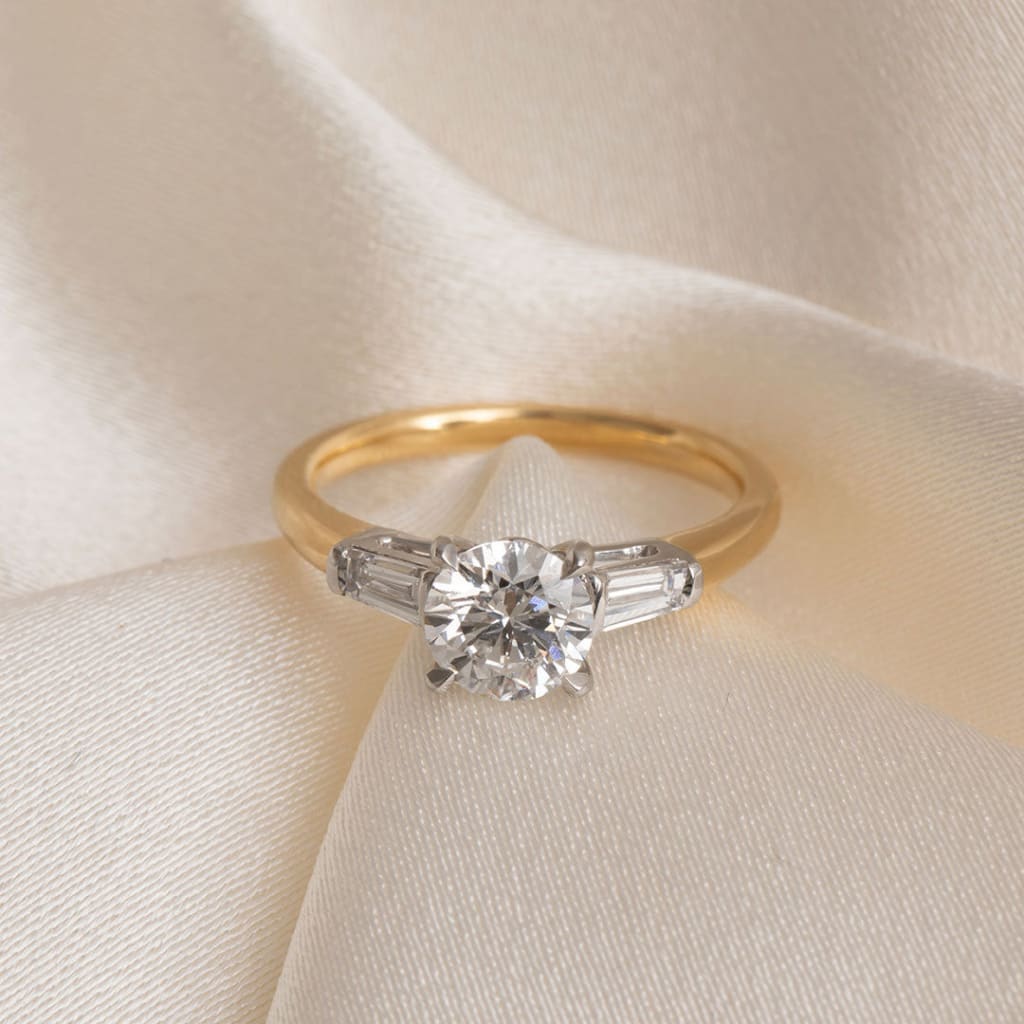 FALLON | Round Solitaire Lab Diamond Set in 18ct Gold