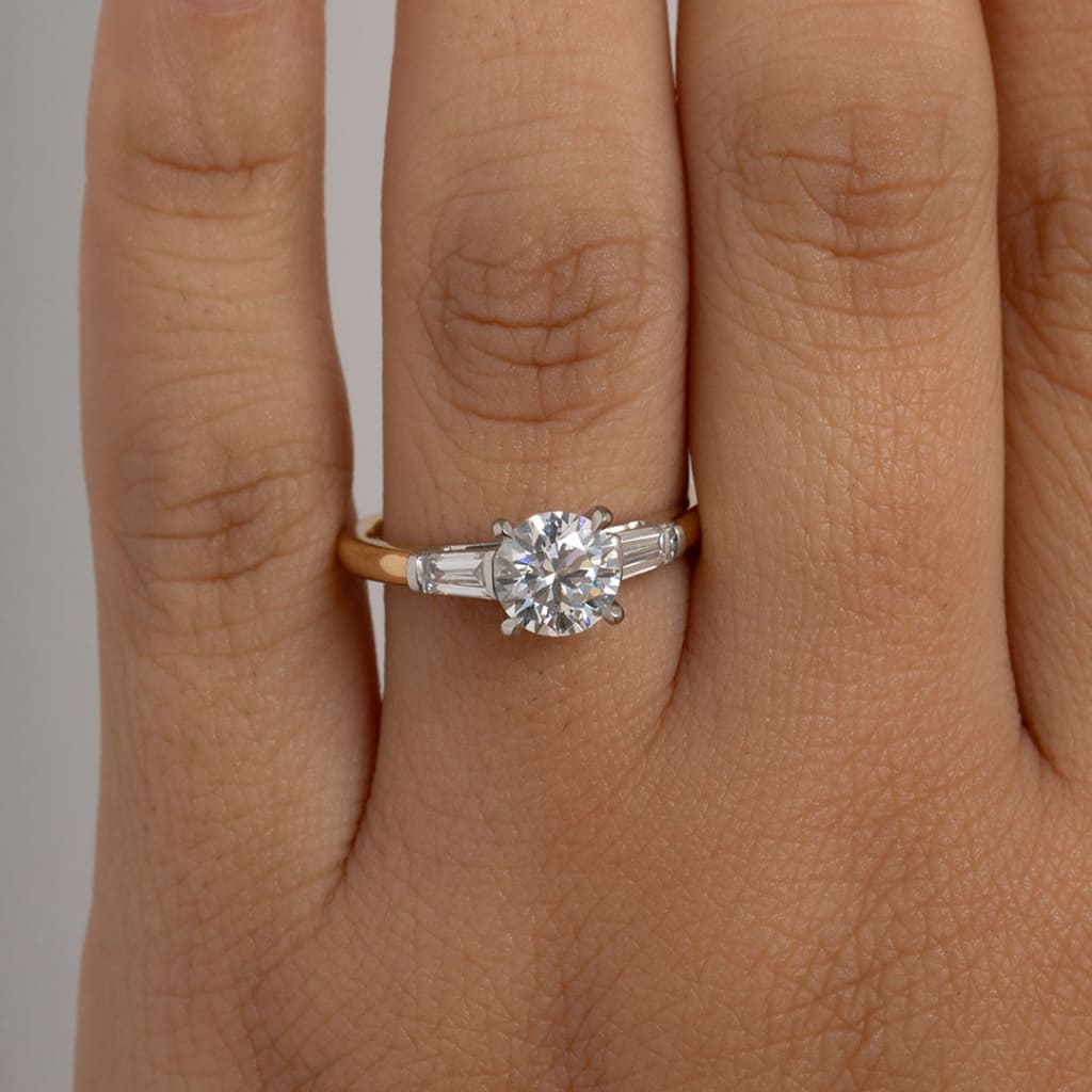 FALLON | Round Solitaire Lab Diamond Set in 18ct Gold