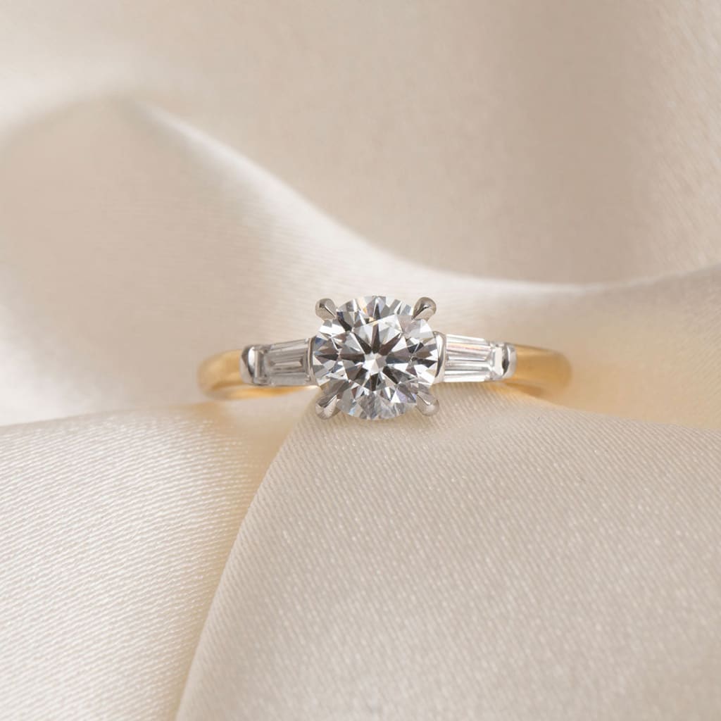 FALLON | Round Solitaire Lab Diamond Set in 18ct Gold