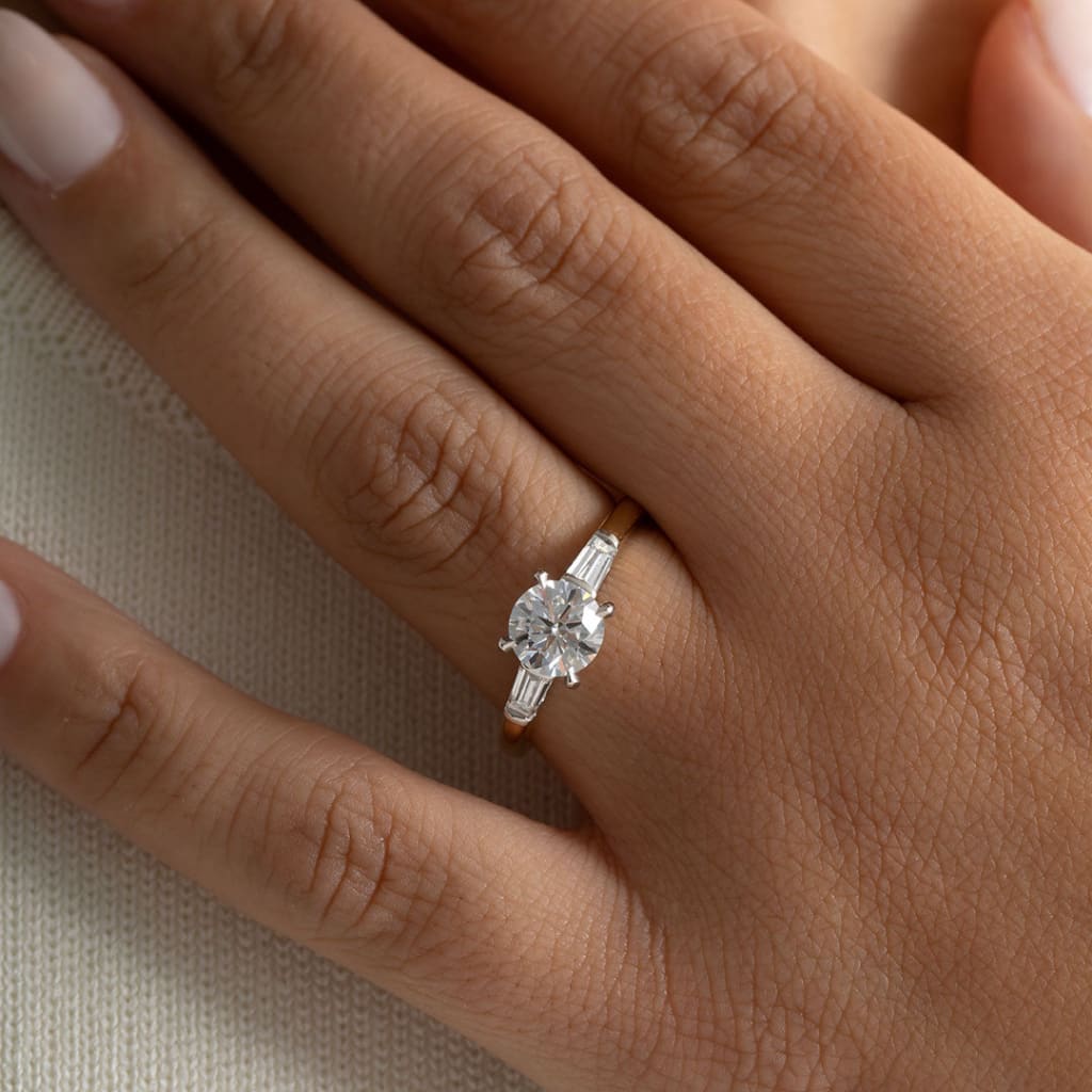 FALLON | Round Solitaire Lab Diamond Set in 18ct Gold