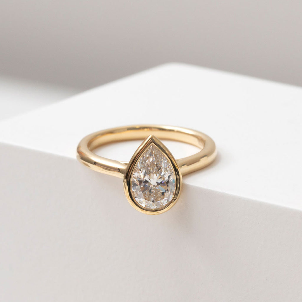 FARAH 1.5ct | Pear Cut Bezel Set Lab Grown Diamond