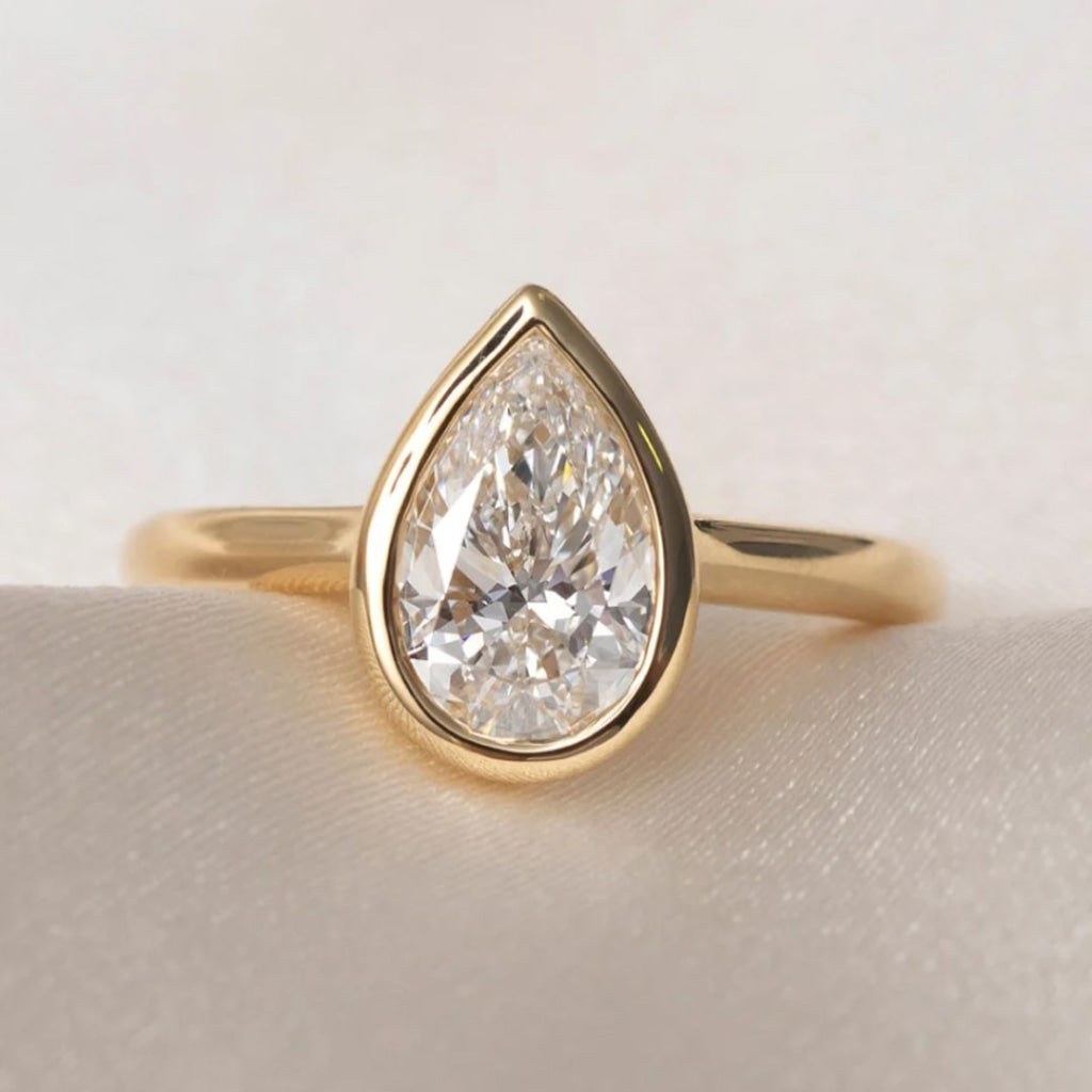 FARAH 1.5ct | Pear Cut Bezel Set Lab Grown Diamond