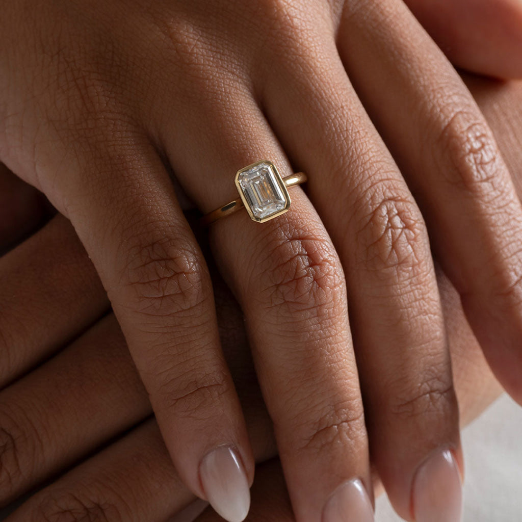 FARAH 2ct | Emerald Cut Bezel Set Lab Grown Diamond