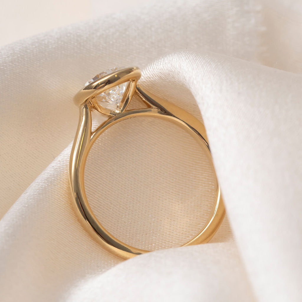 FARAH 2ct | Pear Cut Bezel Set Lab Grown Diamond Engagement