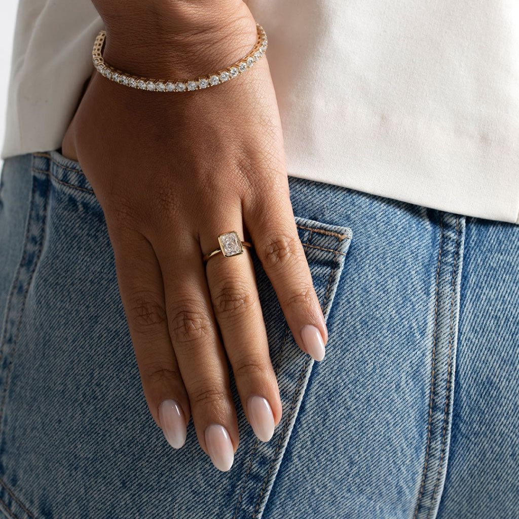 FARAH 2ct | Radiant Cut Bezel Set Lab Grown Diamond