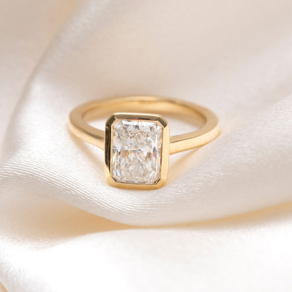 FARAH 2ct | Radiant Cut Bezel Set Lab Grown Diamond