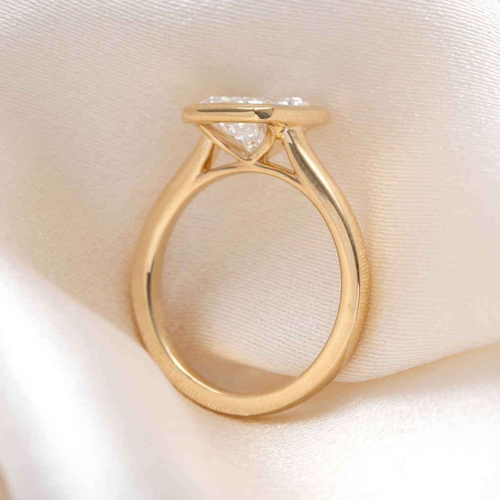 FARAH 2ct | Radiant Cut Bezel Set Lab Grown Diamond