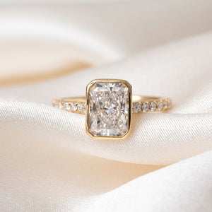 FIANNA 2.30ct | Radiant Solitaire Lab Grown Diamond Engagement Ring in 18ct Gold