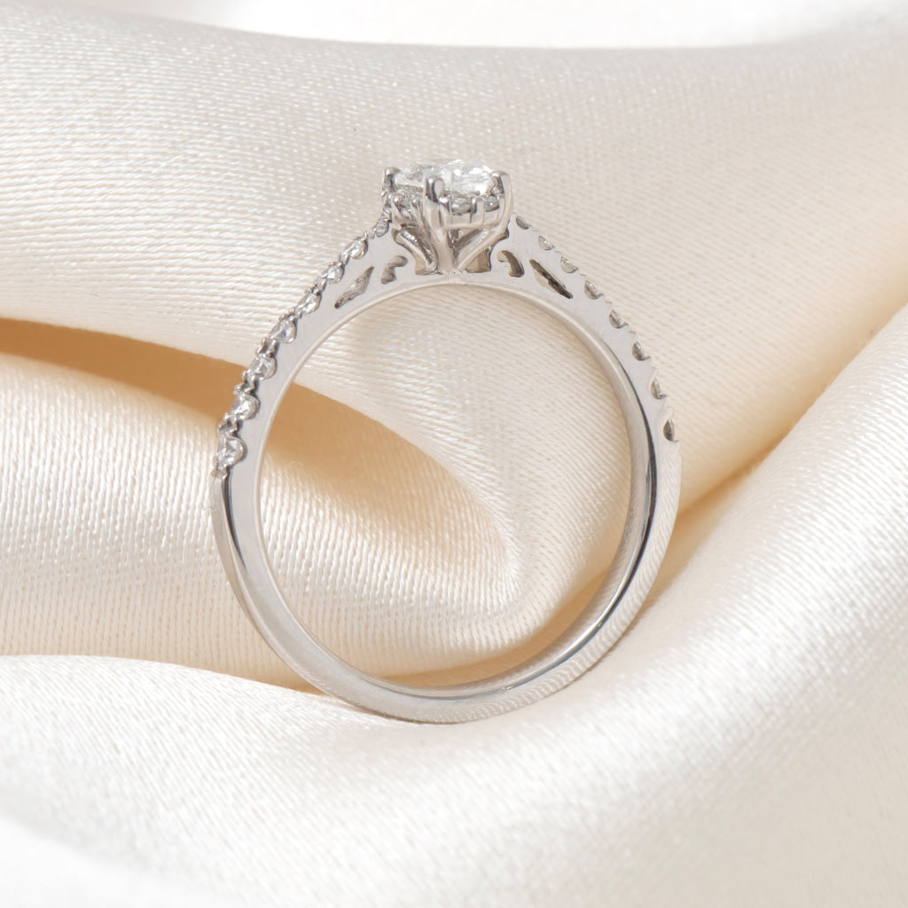 FRANKLIN 0.70ct | Oval Solitaire Diamond Engagement Ring