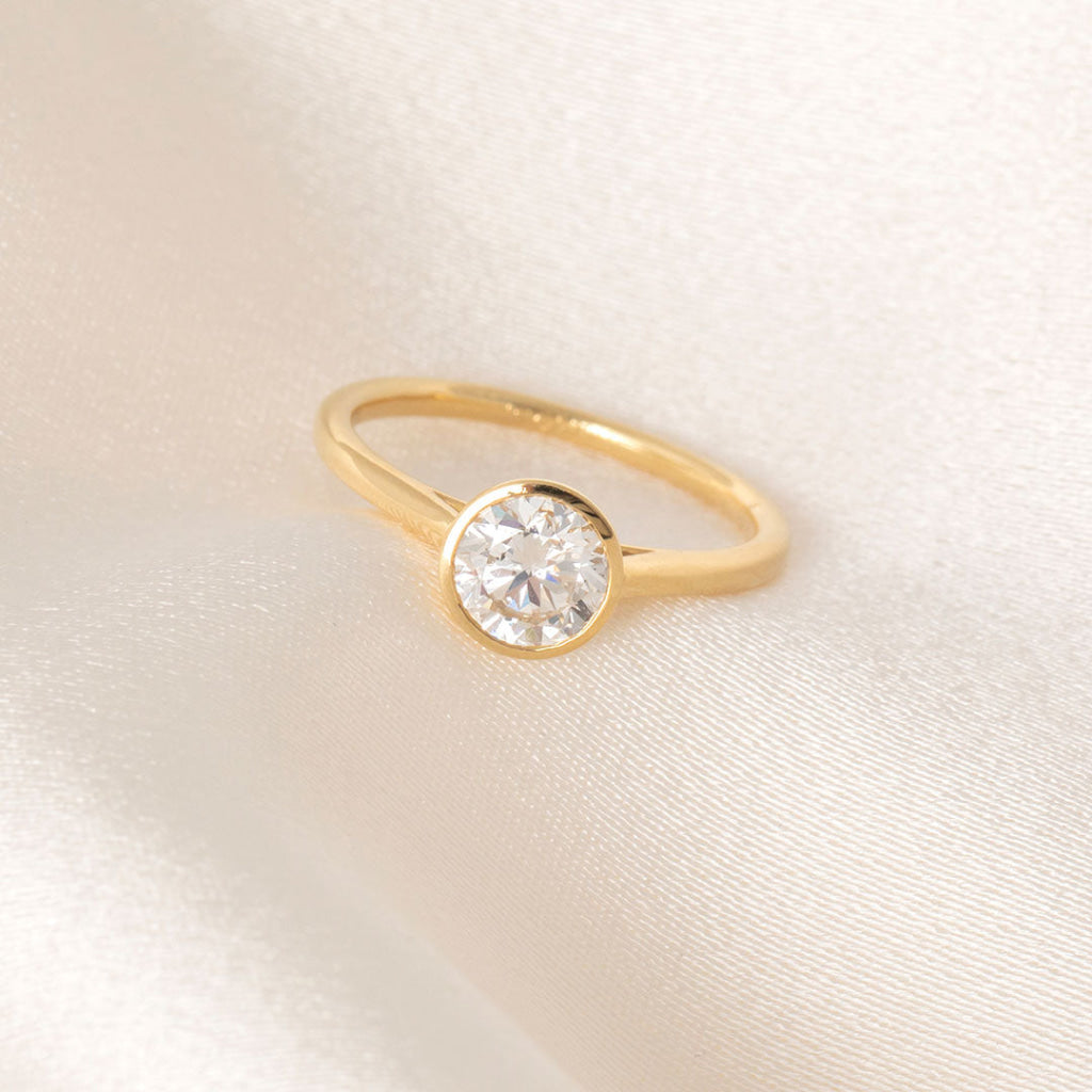 FREDA | Round Bezel Set Lab Diamond in 18ct Gold 1.00ct