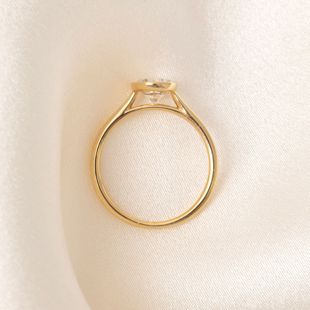FREDA | Round Bezel Set Lab Diamond in 18ct Gold 1.00ct