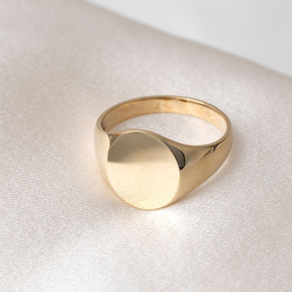 Gents Oval Signet Ring | 9ct Gold