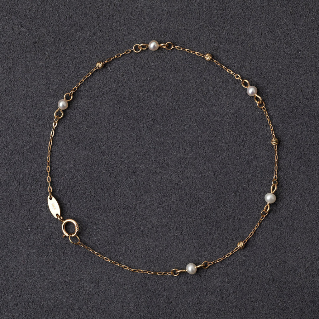 Hints of Pearl Bracelet | 9ct Gold