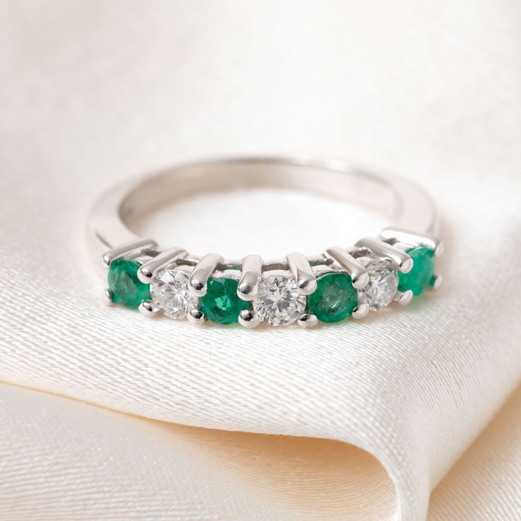 IRVINE | Diamond & Emerald Ring in 9ct White Gold - M