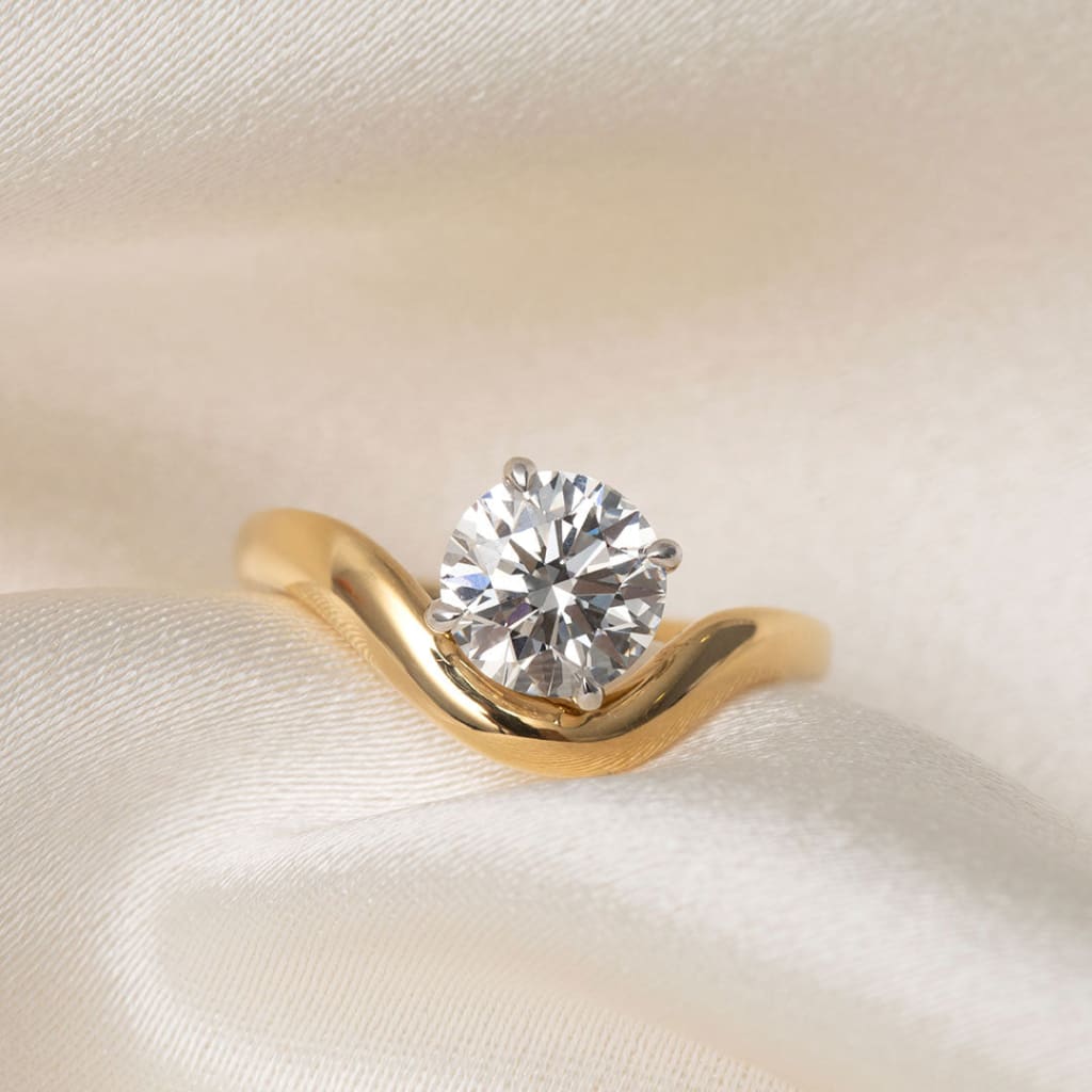 IVANNA | Round Solitaire Lab Grown Diamond Engagement Ring in 18ct Gold
