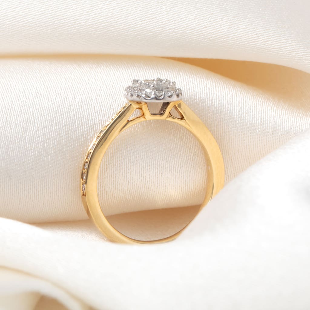 KEELIN 0.62ct | Oval Cluster Diamond Engagement Ring