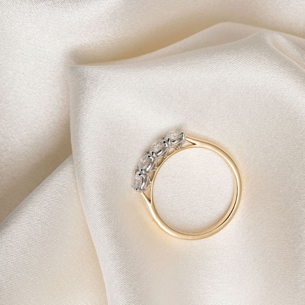 claw set diamond wedding ring