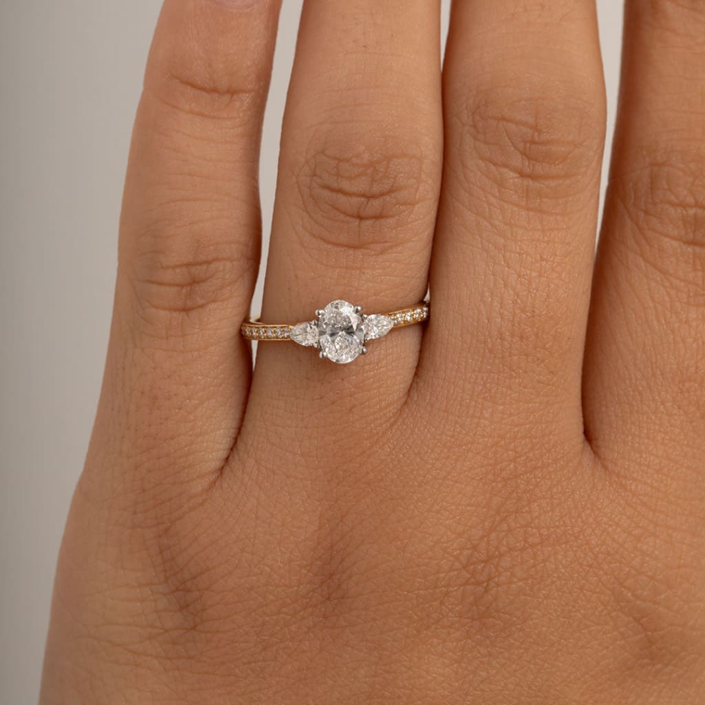 KINSLEY | Oval 3-Stone Diamond Set in 18ct Gold 0.75ct