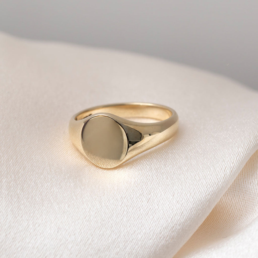 Ladies Signet Ring | 9ct Gold