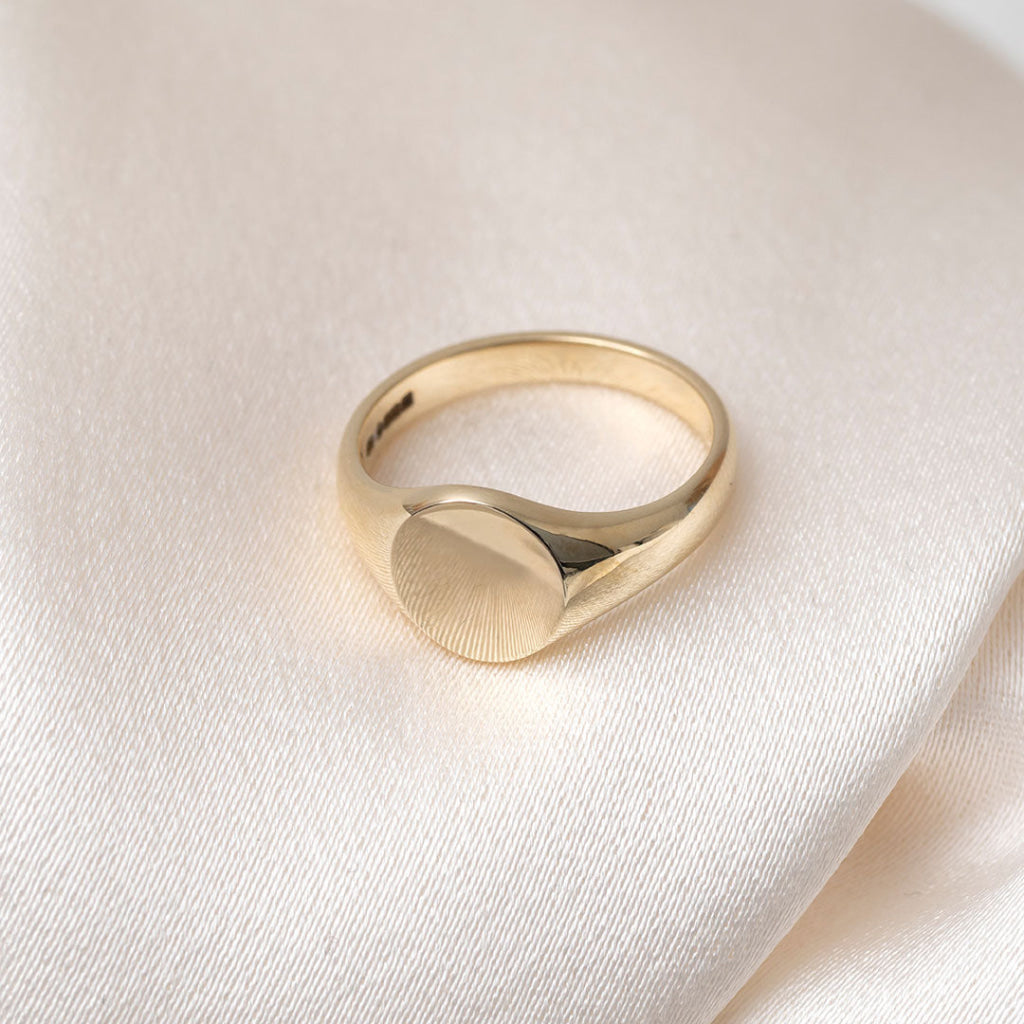 Ladies Signet Ring | 9ct Gold
