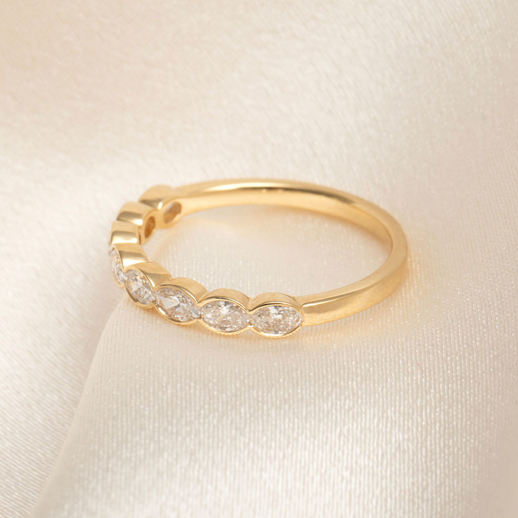 side view of yellow gold weddin ring