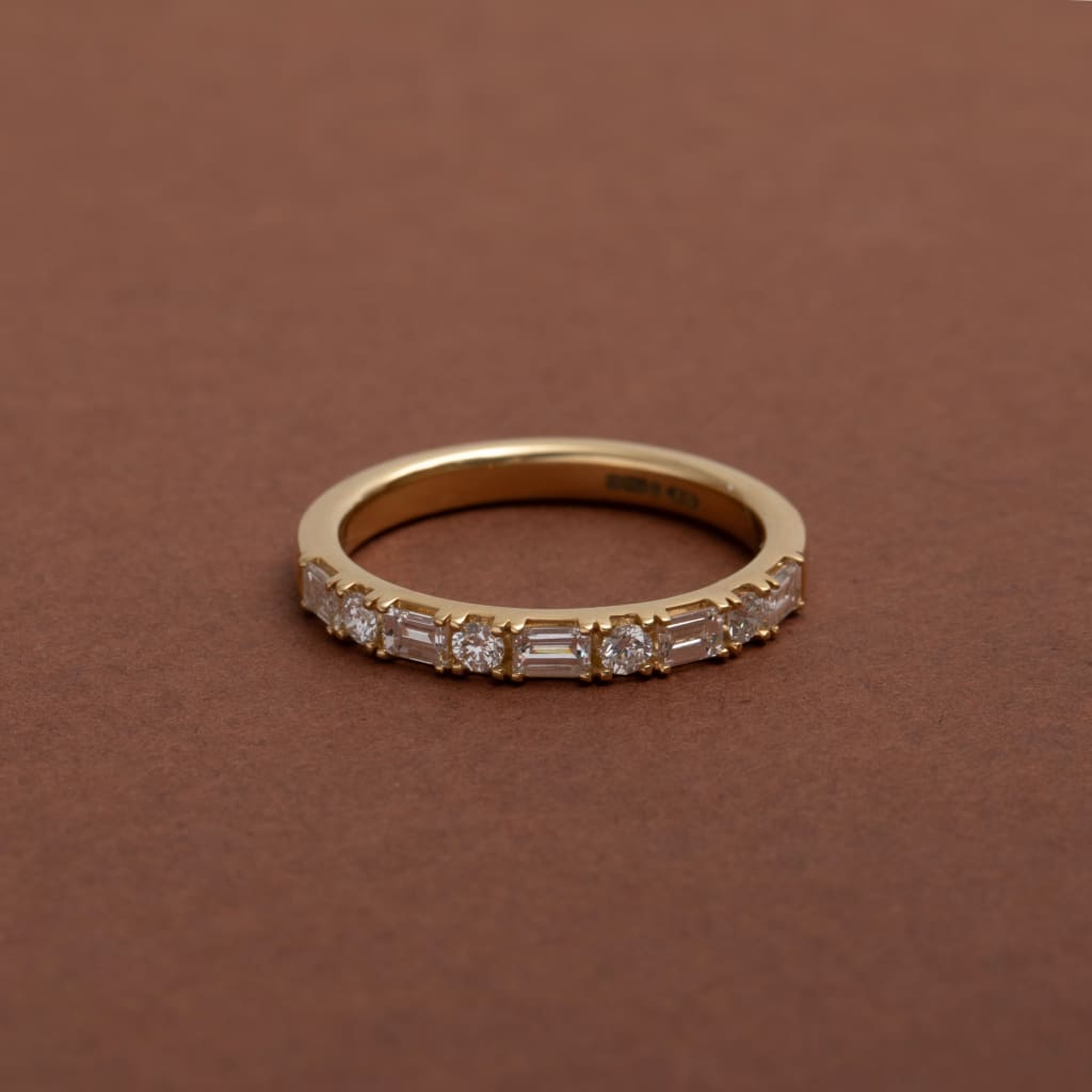 wedding ring with altrnating shaped diamonds