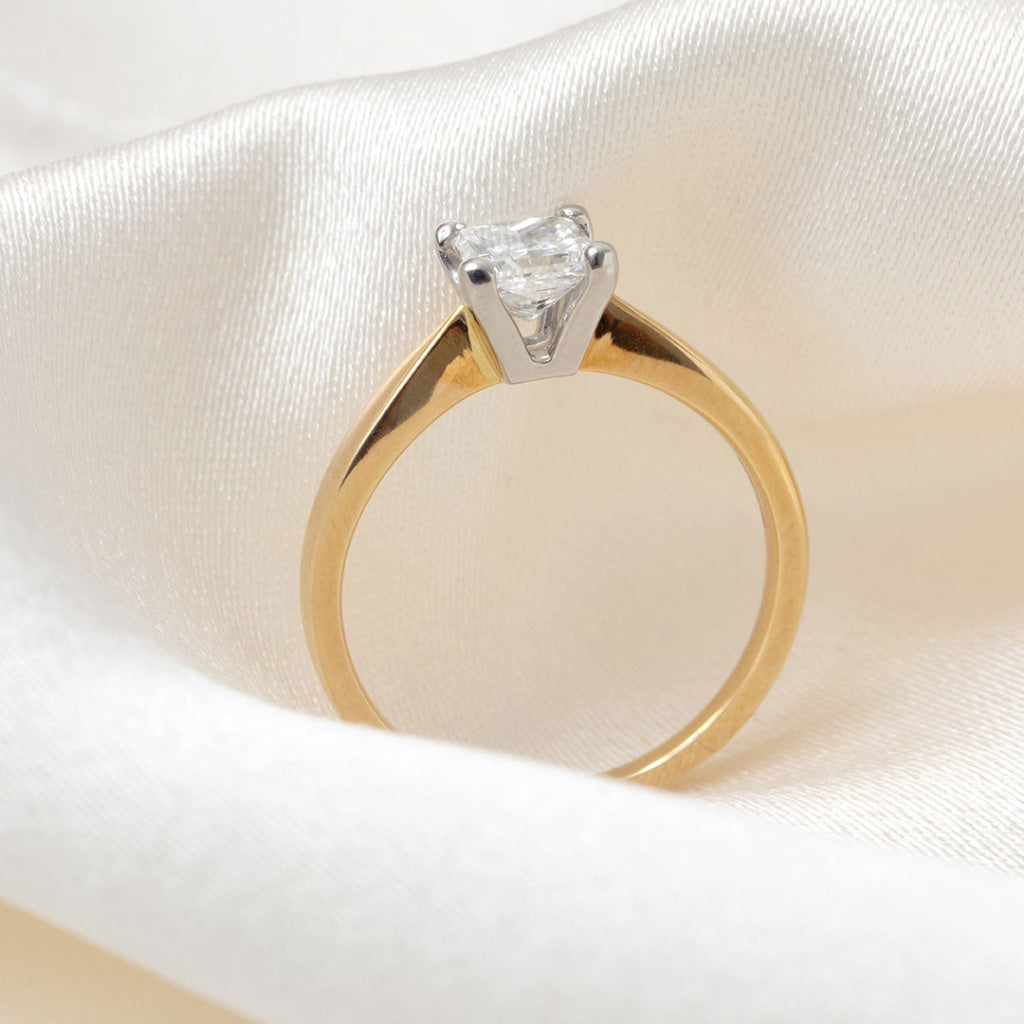 LISA| Princess Solitaire Natural Diamond Engagement Ring