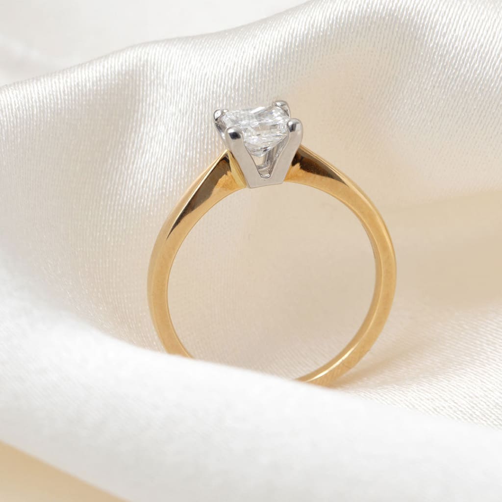 LISA| Princess Solitaire Natural Diamond Engagement Ring