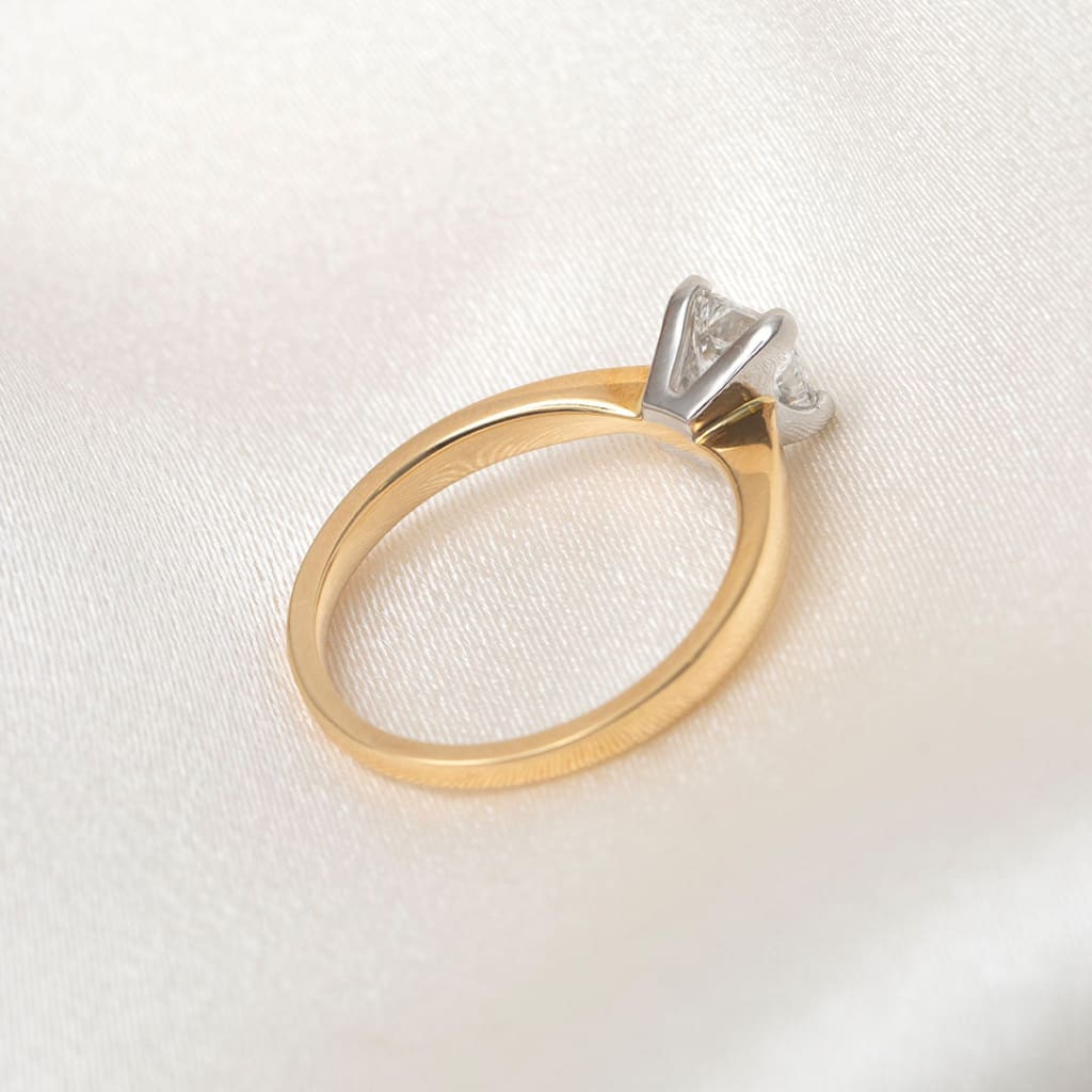 LISA| Princess Solitaire Natural Diamond Engagement Ring