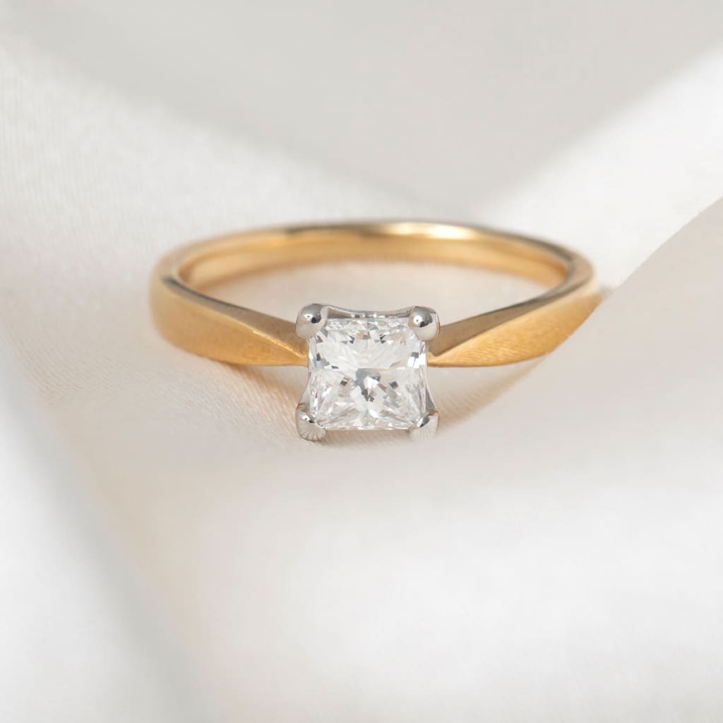 LISA| Princess Solitaire Natural Diamond Engagement Ring