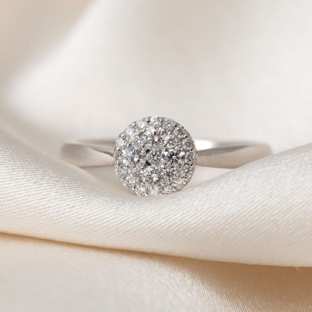 LYRA 0.33ct | Round Halo Diamond Engagement Ring