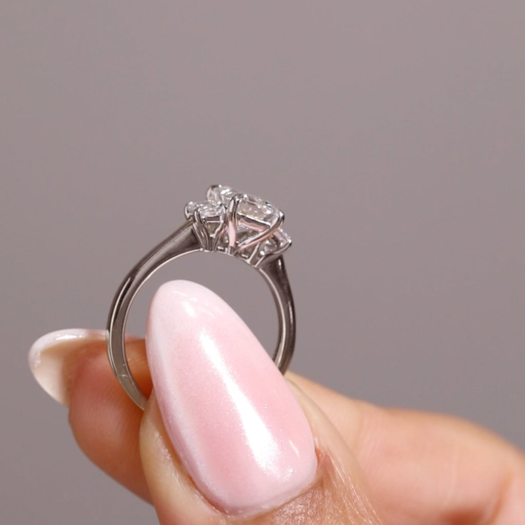 MAINE | Emerald Solitaire Lab Diamond Set in Platinum