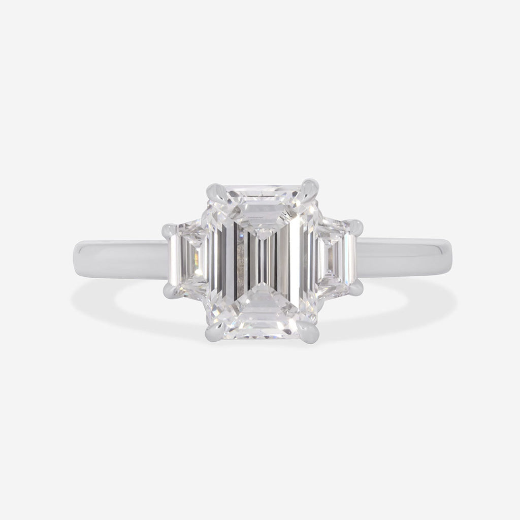 MAINE | Emerald Solitaire Lab Diamond Set in Platinum