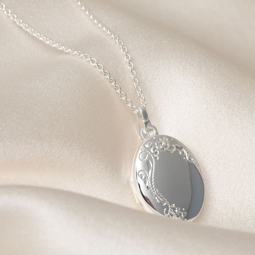 Maureen Oval Locket Necklace | Sterling Silver - Necklace