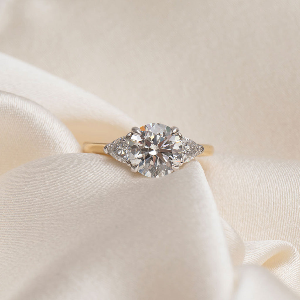 MERIDIAN 2.50ct | Round 3-Stone Diamond Set in 18ct Gold